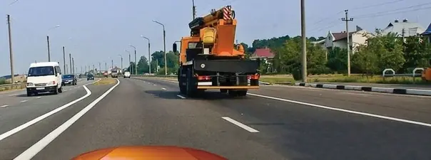 Иллюстрация к вопросу: По какой полосе Вам можно продолжить движение в населённом пункте после опережения…
